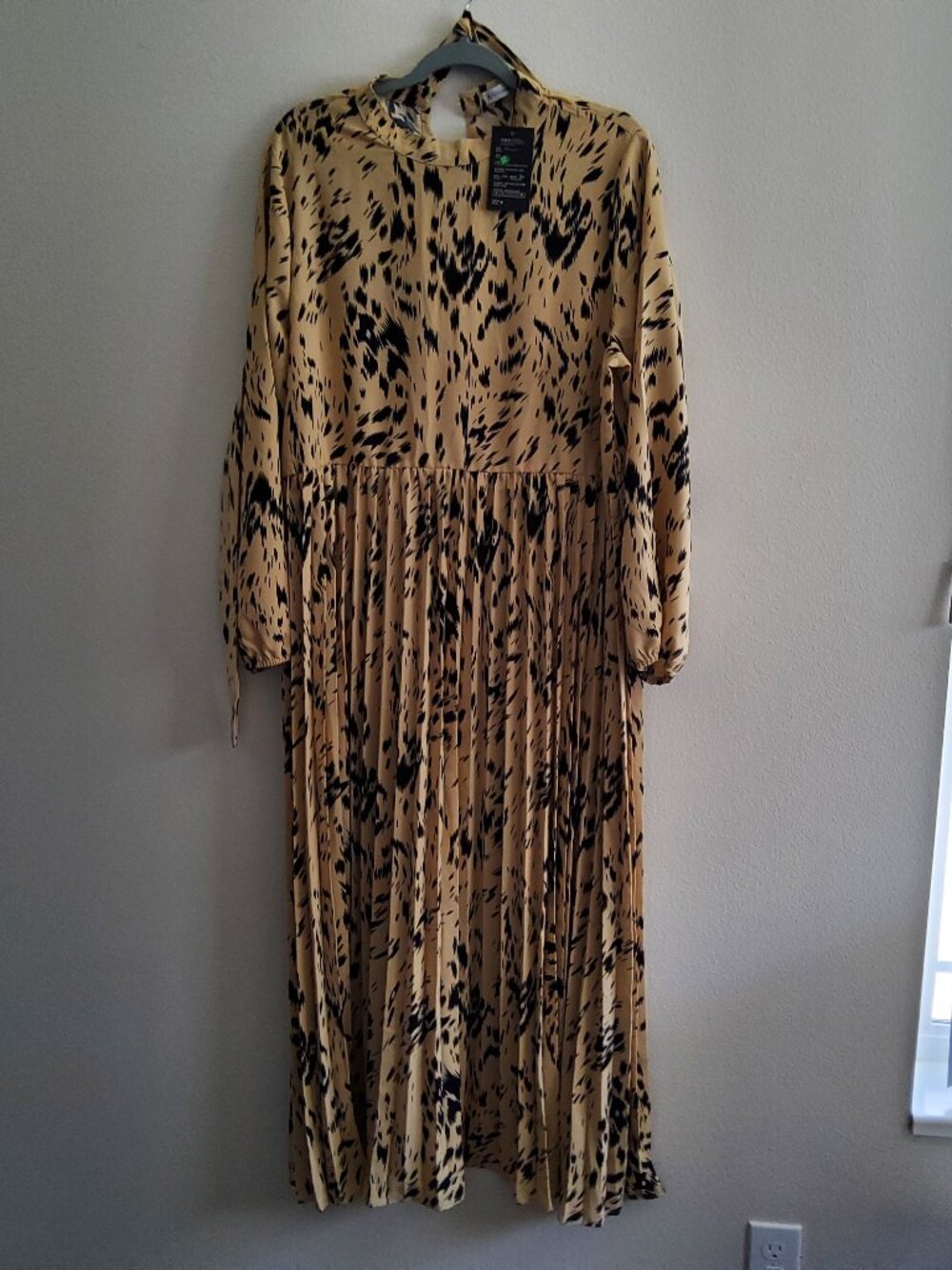 Romantic R Vivimos  Special Occasion dress in Black and Tan Animal print